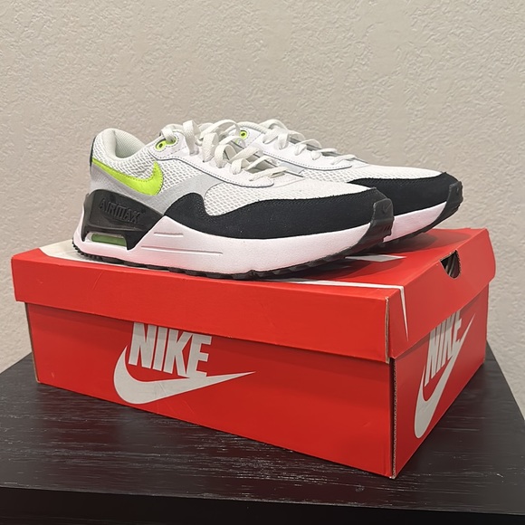 New Size 10 Men’s Nike Air Max SYSTM White Black DM9537-100 Athletic Sneakers - Picture 9 of 9